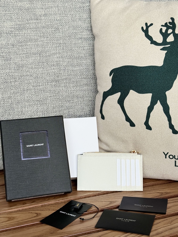 イヴサンローラン財布背面デザイン